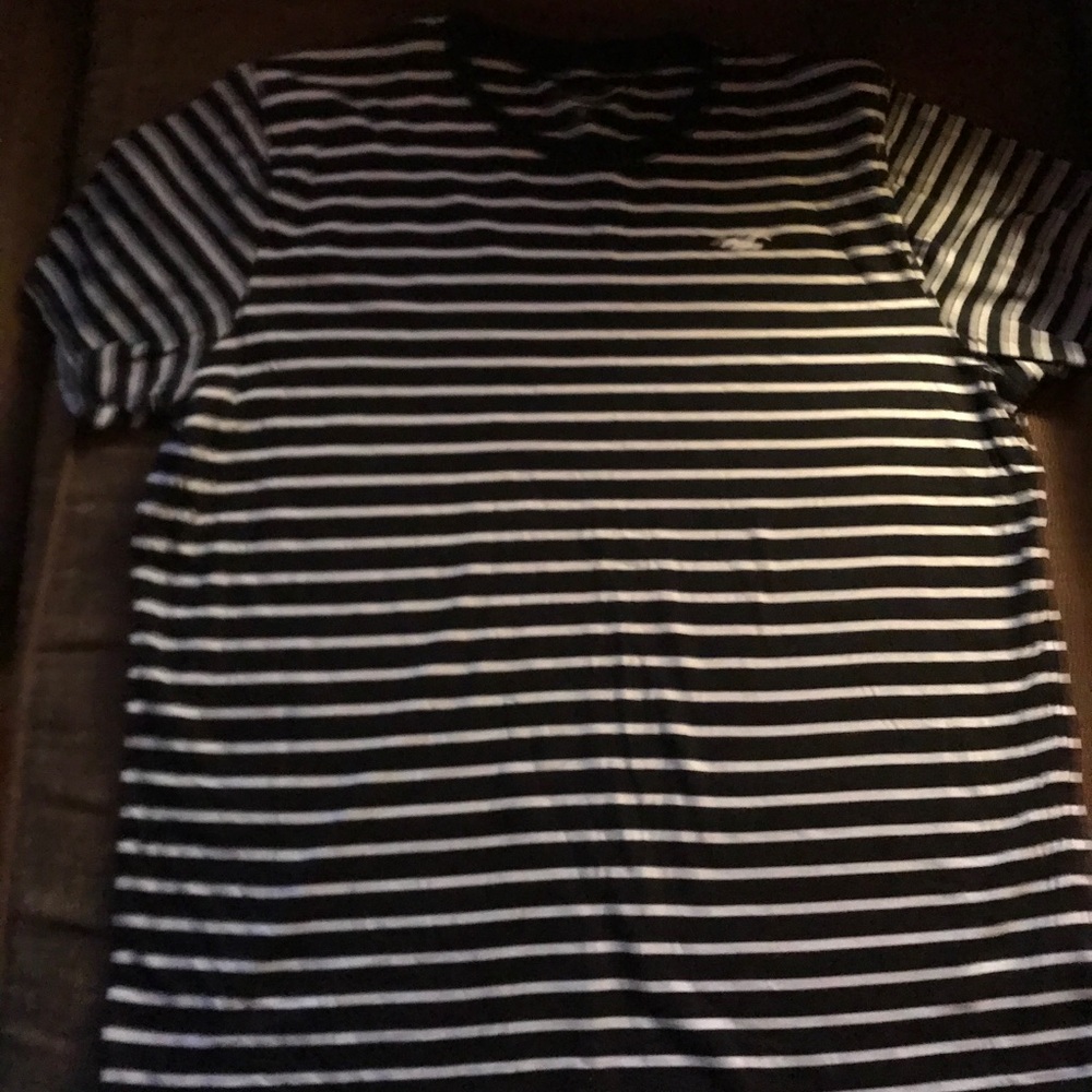Hollister tee
